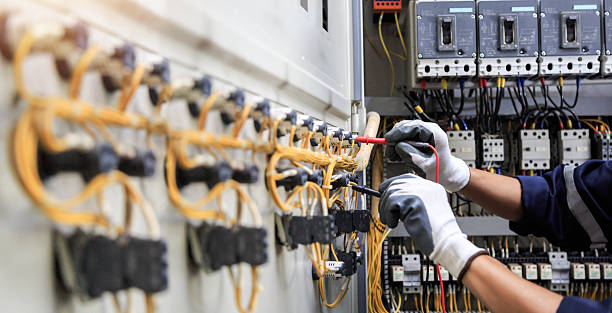 Professional Electrician technician working in Johnston City, IL